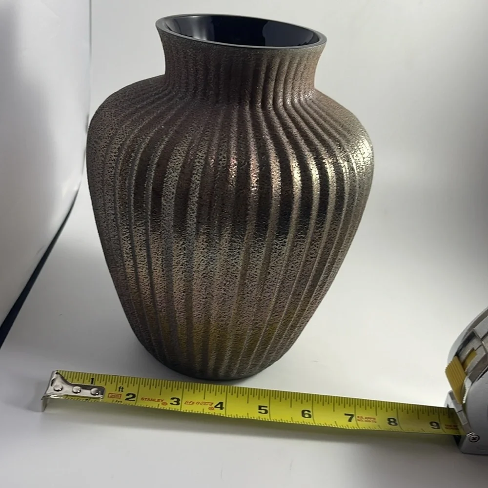 Pottery vase in iridescent bronze